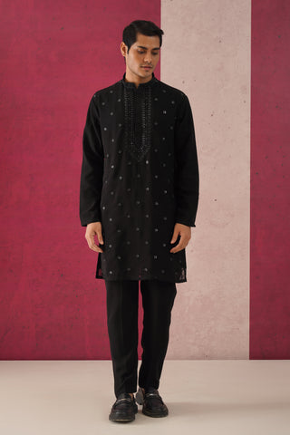 Nikunjya- Embroidered Short Kurta