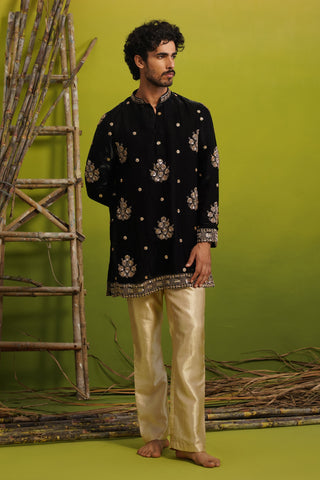 TAJ BLACK SHORT KURTA SET