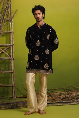 TAJ BLACK SHORT KURTA SET