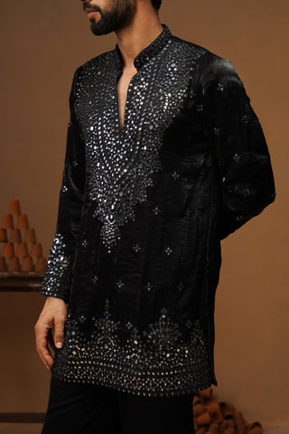 ARYA BLACK V NECK SHORT KURTA SET