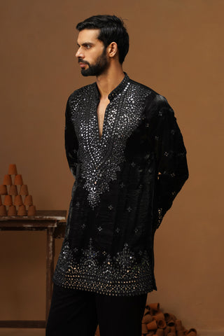 ARYA BLACK V NECK SHORT KURTA SET