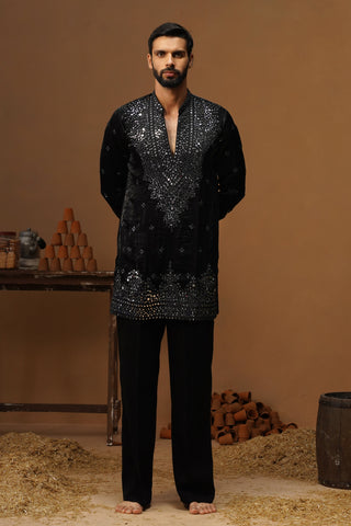 ARYA BLACK V NECK SHORT KURTA SET
