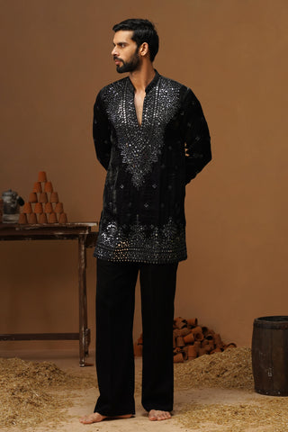 ARYA BLACK V NECK SHORT KURTA SET