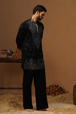 ARYA BLACK V NECK SHORT KURTA SET