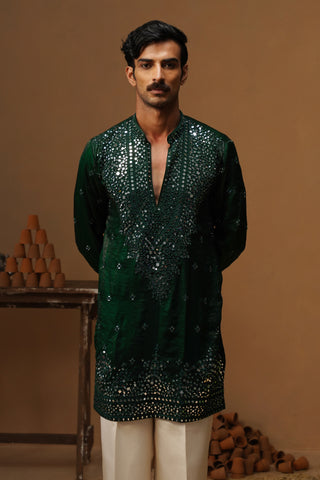 ARYA BOTTLE GREEN  V NECK SHORT KURTA SET