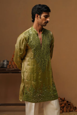 ARYA MEHNDI V NECK SHORT KURTA SET