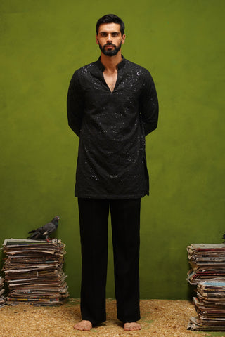 NAQSH BLACK V NECK SHORT KURTA SET