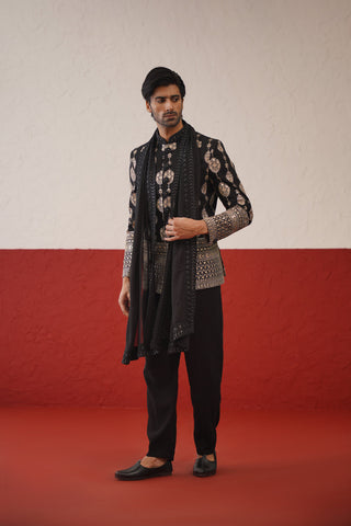 Munawar Faruqui in Yuvit Jodhpuri Suit Set