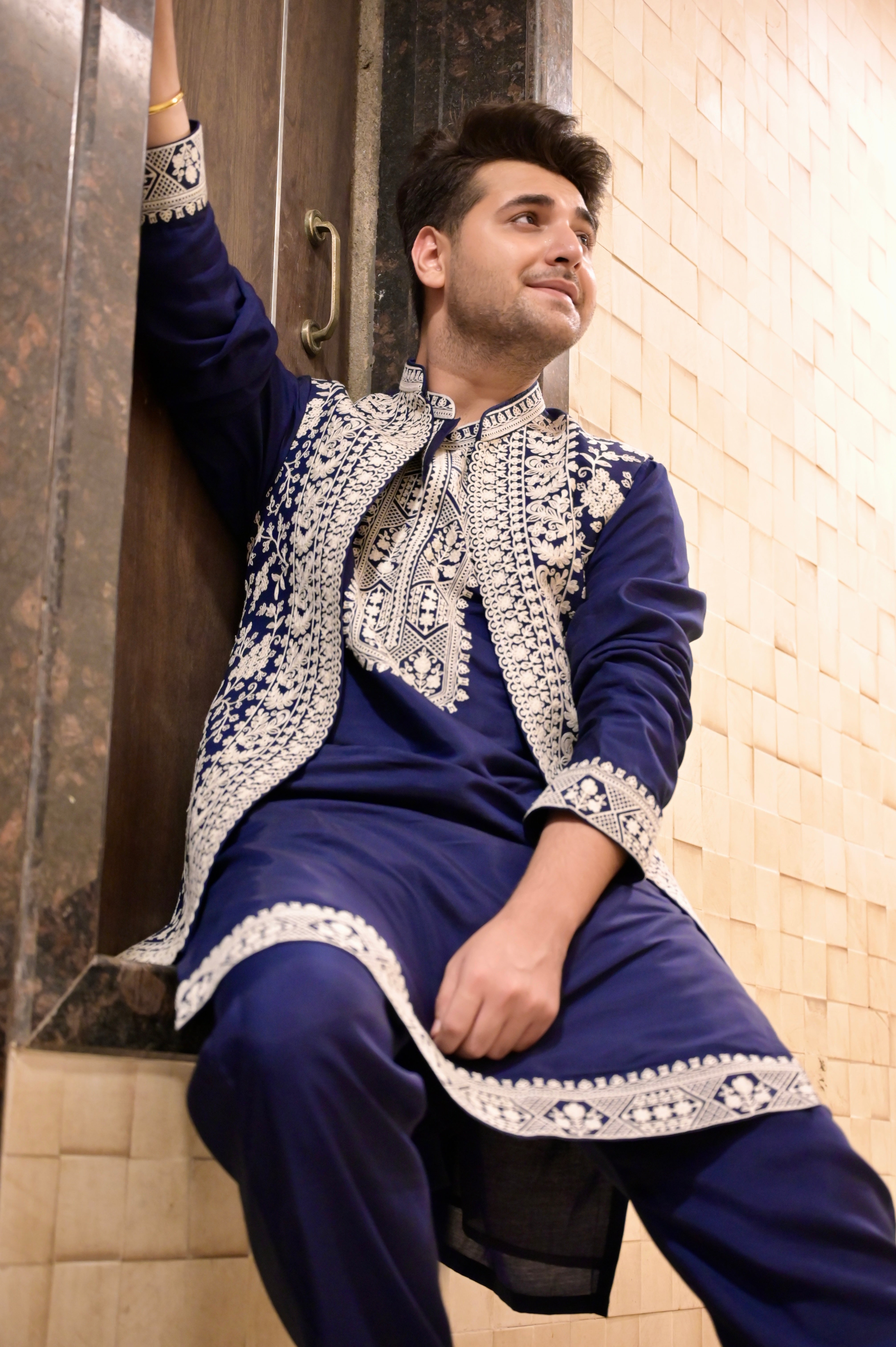 RNG Safawala Jacket Kurta Set | Men, Kurta Sets, Embroidered, Stylized, Off  White, Mirror, Raw Silk, Mandarin, Full | Raw silk, Aza fashion, Types of  sleeves