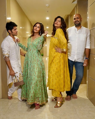 Karan Sharma in Anant Off White Linen Zipper Front Open Kurta Set