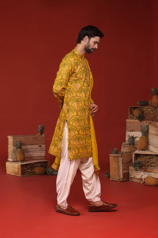 Chaitanya Haldi Kurta Set