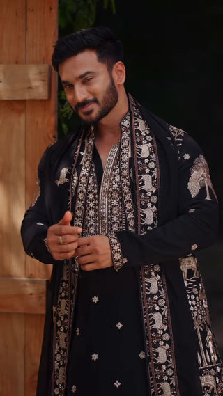 Vinay sindyaa IN Zubir Pichwai Zari Black Kurta Jacket Set