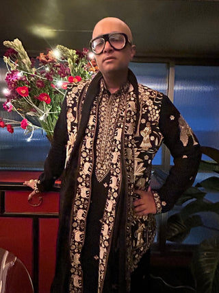 FARAZ ARIF ANSARI IN Zubir Pichwai Zari Black Kurta Jacket Set